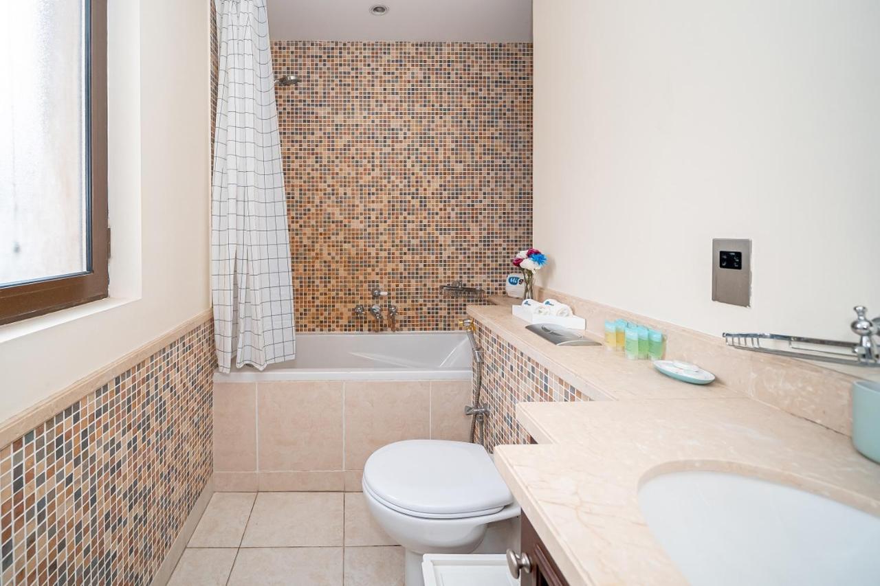 Higuests - Spacious Apt With Private Balcony In Old Town Дубай Экстерьер фото