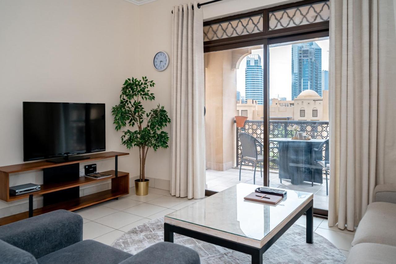 Higuests - Spacious Apt With Private Balcony In Old Town Дубай Экстерьер фото