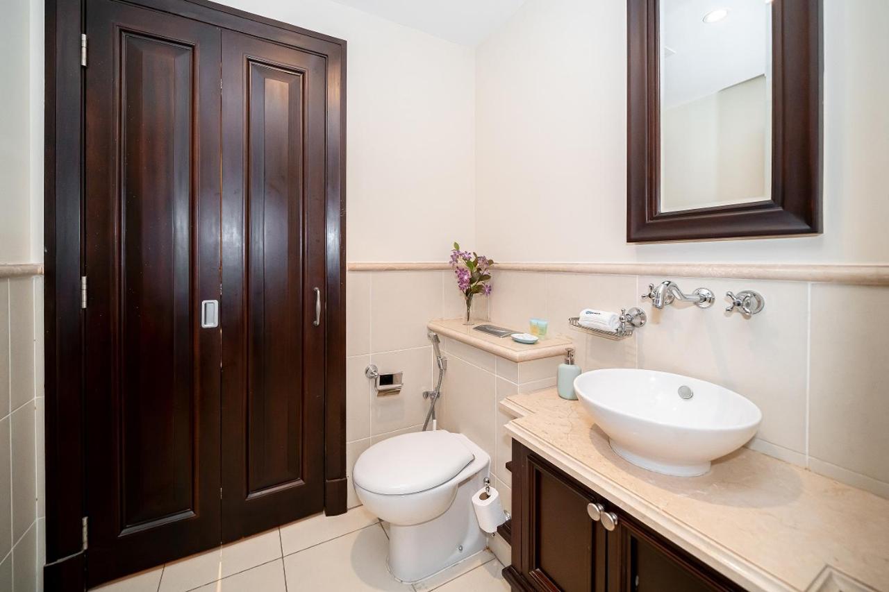 Higuests - Spacious Apt With Private Balcony In Old Town Дубай Экстерьер фото