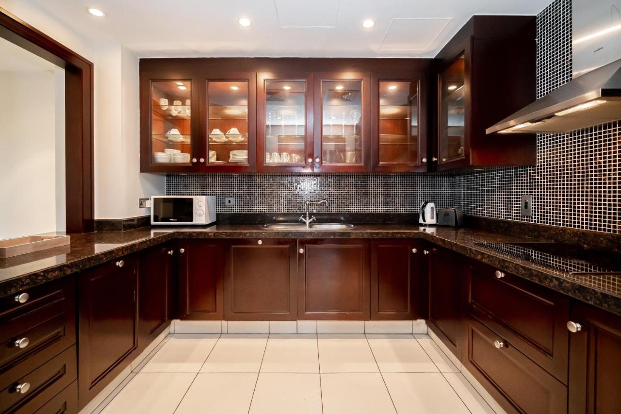 Higuests - Spacious Apt With Private Balcony In Old Town Дубай Экстерьер фото